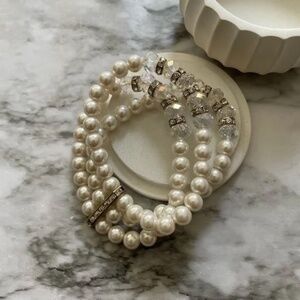 Out on the town! Detailed Multi Layered Pearl Bracelet